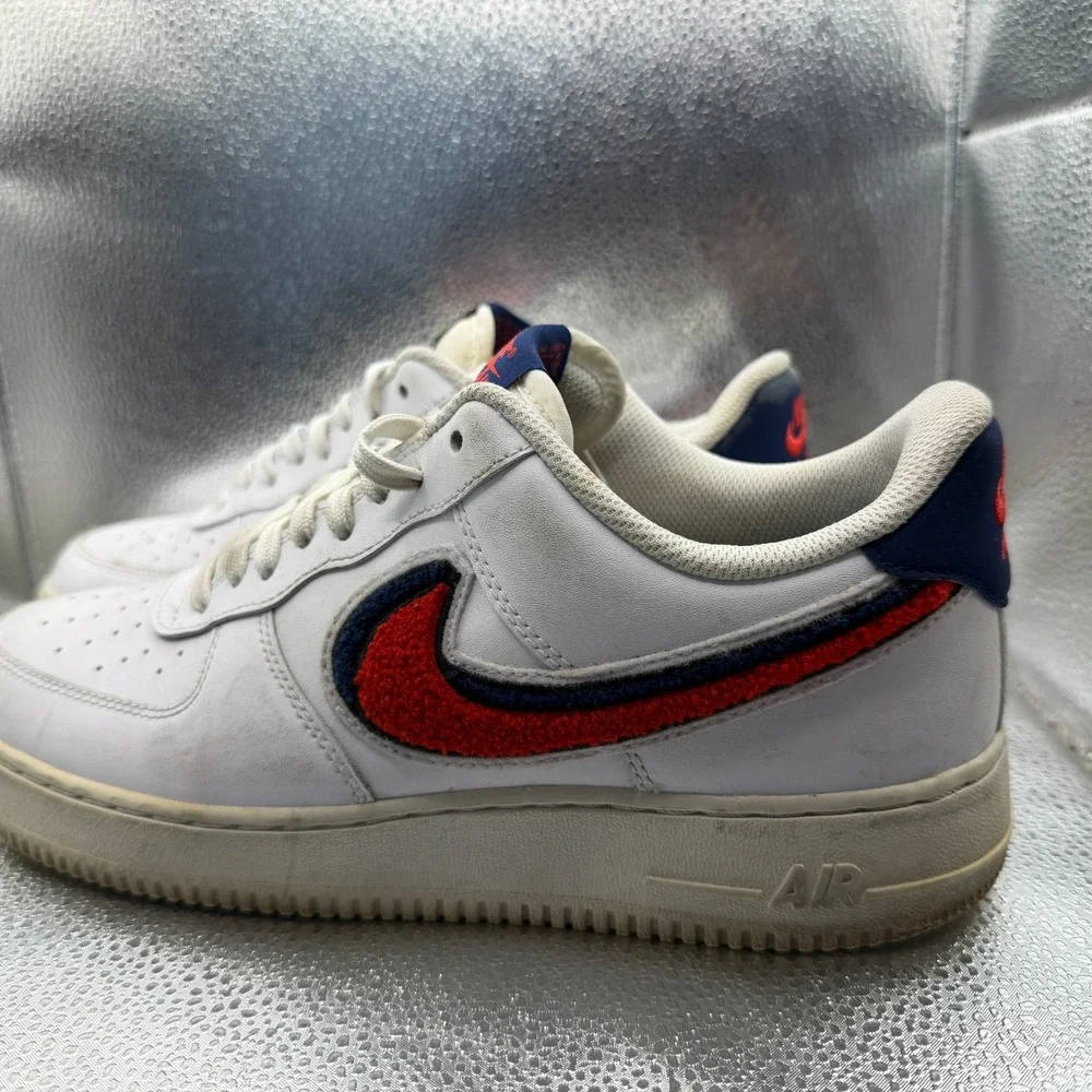 Size 9 Nike Air Force 1 '07 LV8 Chenille Swoosh White‎ Mens Sneakers 823511-106